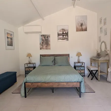 Quarto em Acomodações Particulares La De Ptitruc Au Coeur Du Maquis Granace